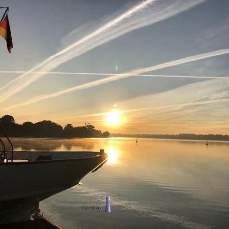 Hausboot Fjord Ankerplatz Mit Biosauna In Schleswig Luaran gambar